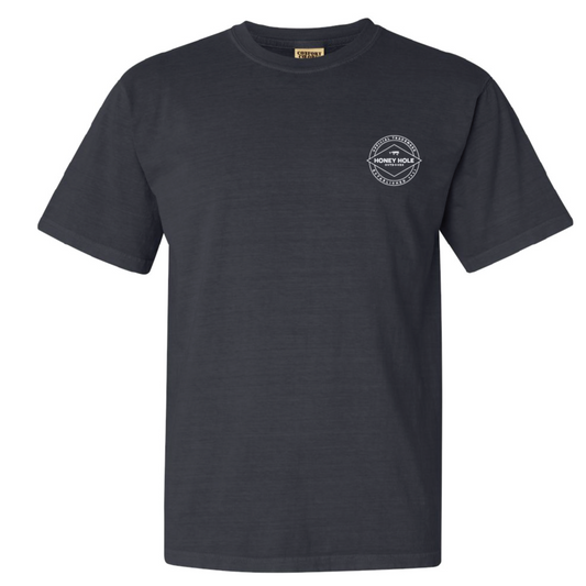 This men's short sleeve t-shirt from Honey Hole features a soft and comfortable fabric, a charcoal color, and a camouflage logo. Expertly designed for all-day wear, this t-shirt is perfect for casual outings or outdoor activities. Stay stylish and comfortable with Honey Hole.