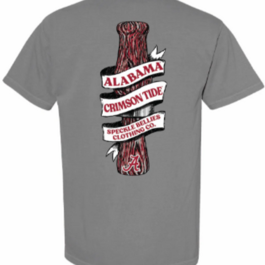 Show your passion for the Crimson Tide with the Speckle Bellie AL Duck Call shirt. Crafted from soft, comfortable cotton in a charcoal grey Comfort Color fabric, this men's short-sleeve shirt features the Alabama logo and a speckle bellie design, combining style and pride. Ideal for outdoor enthusiasts and fans alike, it offers breathable comfort for all-day wear.