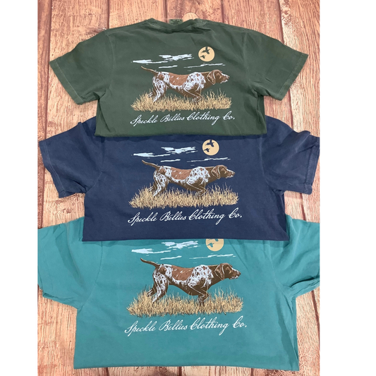 Crafted from 100% cotton, the SB-Tail Up Pointer Pocket Short Sleeve T-Shirt combines comfort with distinct style. Featuring a detailed German Shorthaired Pointer (GSP) in a classic pointing stance on the back, this shirt appeals especially to hunting and dog enthusiasts. The short sleeves and pocket add practical functionality, making it a reliable and stylish choice for everyday wear.